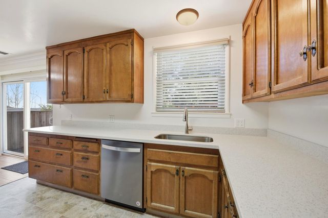 16251 Carolyn St, Castro Valley, CA 94578