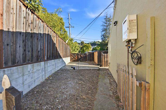 16251 Carolyn St, Castro Valley, CA 94578