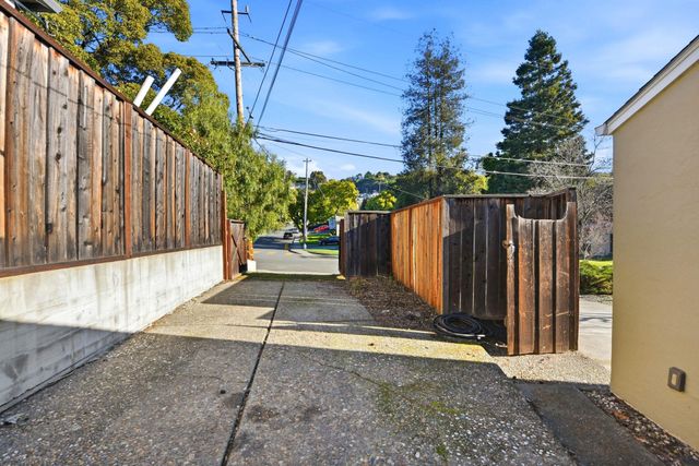 16251 Carolyn St, Castro Valley, CA 94578