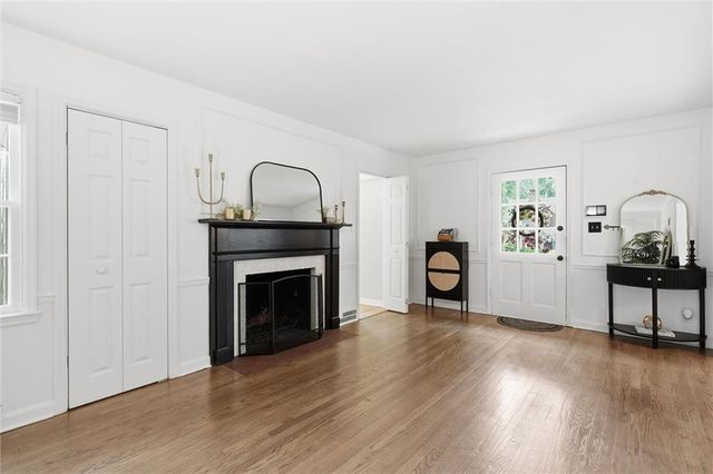 6827 Granada Lane, Prairie Village, KS 66208