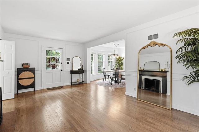 6827 Granada Lane, Prairie Village, KS 66208