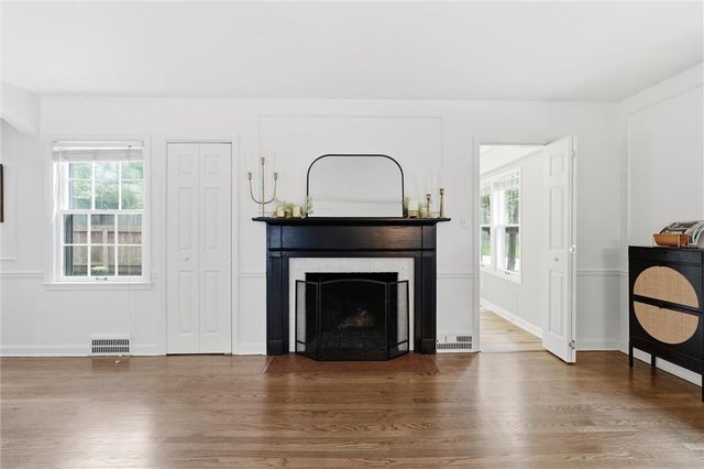 6827 Granada Lane, Prairie Village, KS 66208