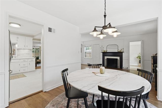 6827 Granada Lane, Prairie Village, KS 66208