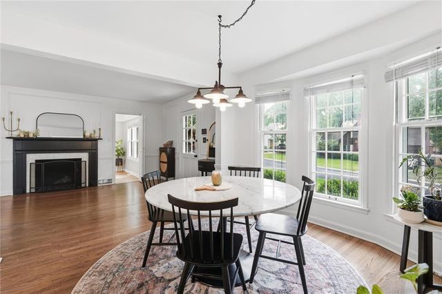 6827 Granada Lane, Prairie Village, KS 66208