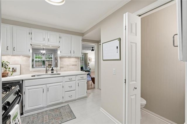 6827 Granada Lane, Prairie Village, KS 66208
