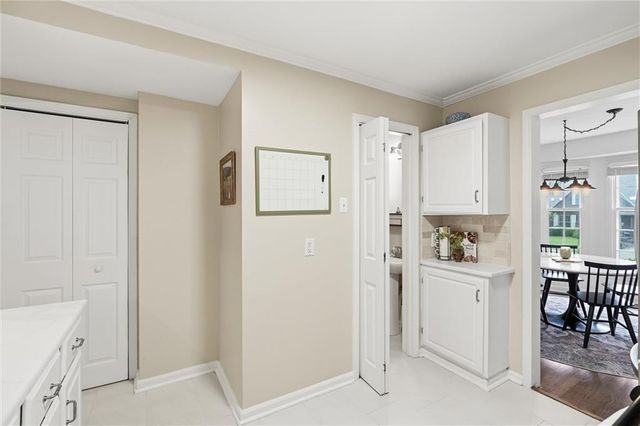 6827 Granada Lane, Prairie Village, KS 66208