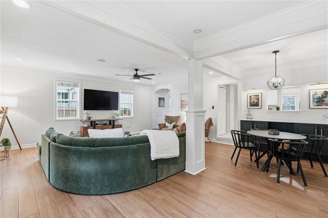 6827 Granada Lane, Prairie Village, KS 66208