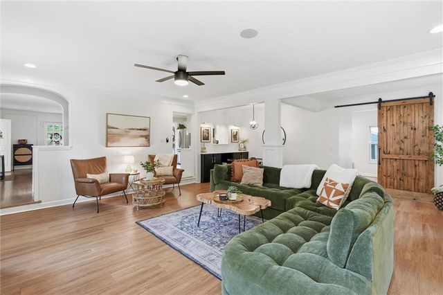 6827 Granada Lane, Prairie Village, KS 66208