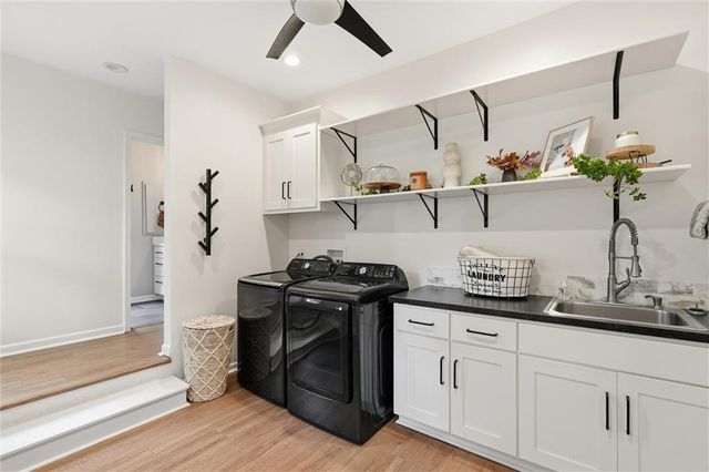 6827 Granada Lane, Prairie Village, KS 66208