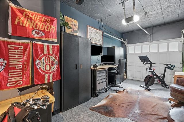 6827 Granada Lane, Prairie Village, KS 66208