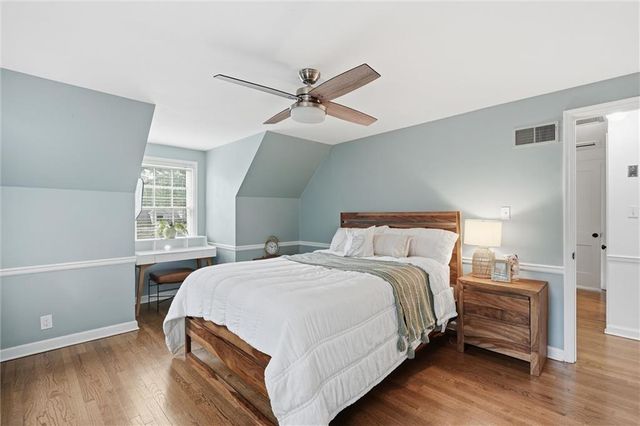 6827 Granada Lane, Prairie Village, KS 66208