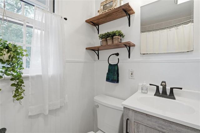 6827 Granada Lane, Prairie Village, KS 66208