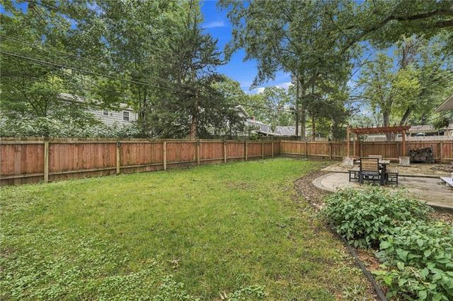 6827 Granada Lane, Prairie Village, KS 66208
