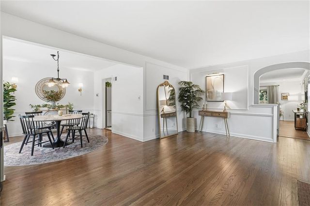 6827 Granada Lane, Prairie Village, KS 66208