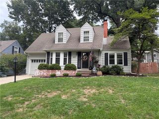 6827 Granada Lane, Prairie Village, KS 66208