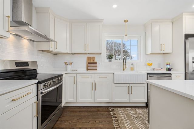 218 Bristol Ferry Road, Portsmouth, RI 02871