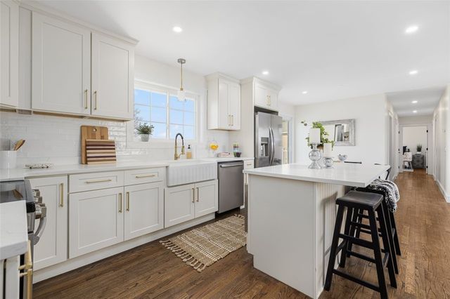 218 Bristol Ferry Road, Portsmouth, RI 02871