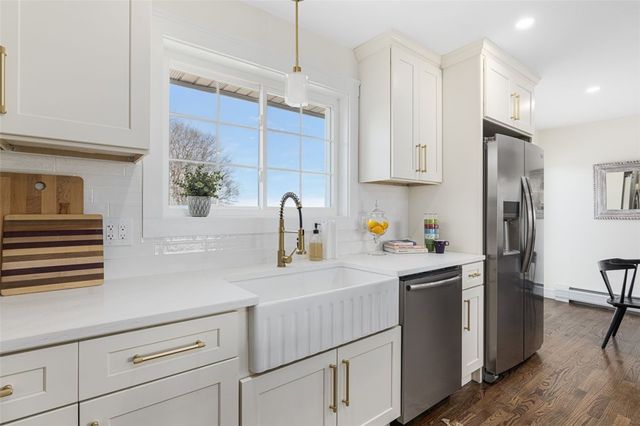 218 Bristol Ferry Road, Portsmouth, RI 02871