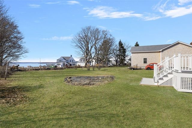 218 Bristol Ferry Road, Portsmouth, RI 02871