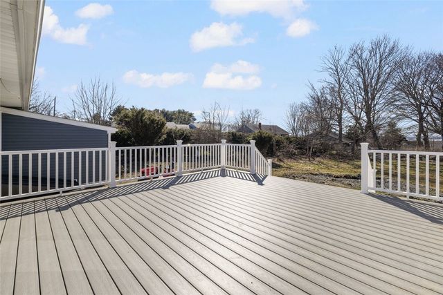 218 Bristol Ferry Road, Portsmouth, RI 02871