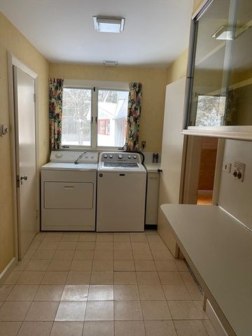 19 Bartlett Ave., Nashua, NH 03064