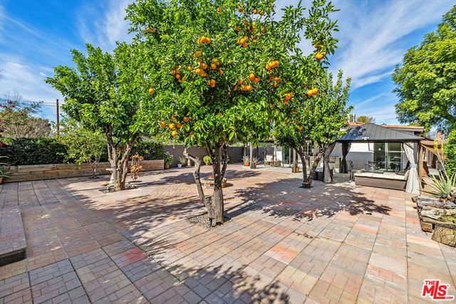 7340 Farralone Avenue, Canoga Park, CA 91303