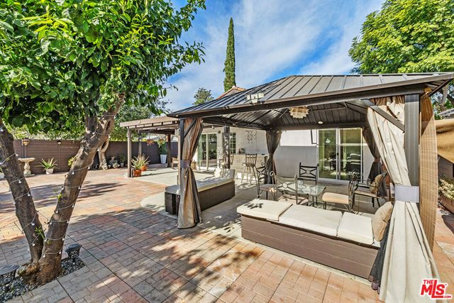 7340 Farralone Avenue, Canoga Park, CA 91303