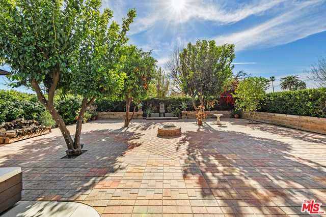 7340 Farralone Avenue, Canoga Park, CA 91303