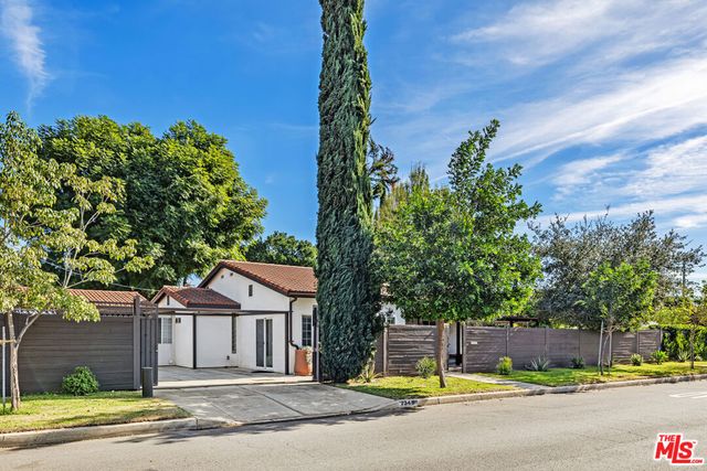 7340 Farralone Avenue, Canoga Park, CA 91303