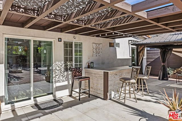 7340 Farralone Avenue, Canoga Park, CA 91303