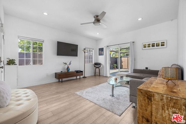 7340 Farralone Avenue, Canoga Park, CA 91303