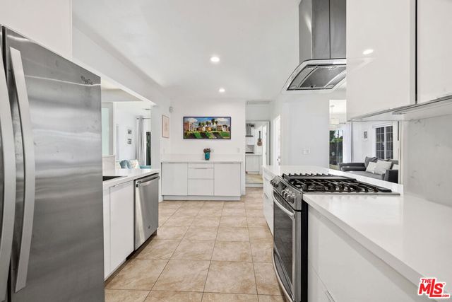 7340 Farralone Avenue, Canoga Park, CA 91303