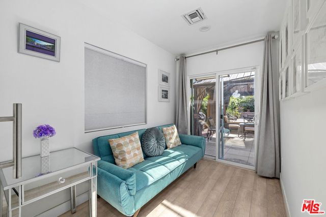 7340 Farralone Avenue, Canoga Park, CA 91303