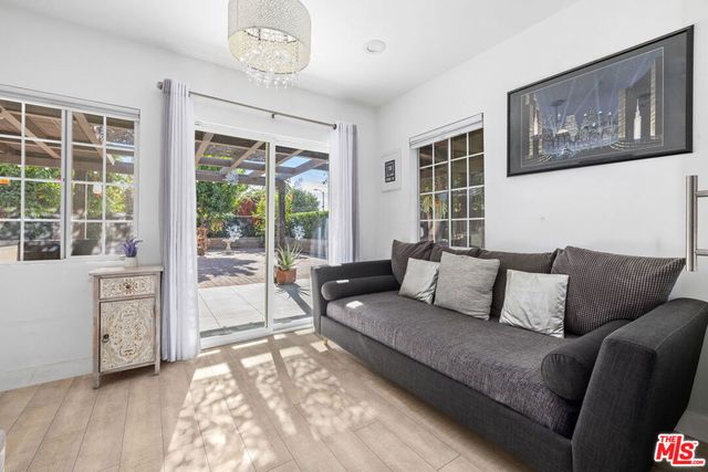 7340 Farralone Avenue, Canoga Park, CA 91303