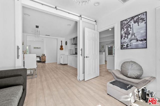 7340 Farralone Avenue, Canoga Park, CA 91303