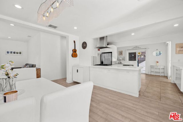 7340 Farralone Avenue, Canoga Park, CA 91303