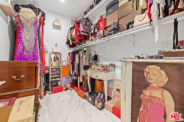 7340 Farralone Avenue, Canoga Park, CA 91303