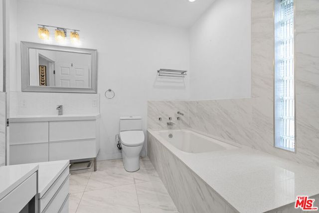 7340 Farralone Avenue, Canoga Park, CA 91303