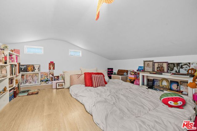 7340 Farralone Avenue, Canoga Park, CA 91303