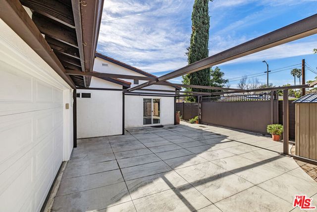 7340 Farralone Avenue, Canoga Park, CA 91303