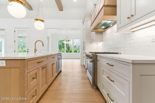 11 Springhouse Creek Ln, Louisville, KY 40245