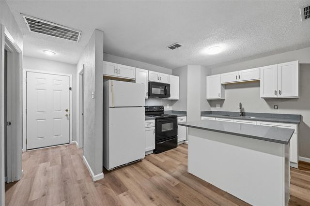 236 Ezekial Avenue, Dallas, TX 75217