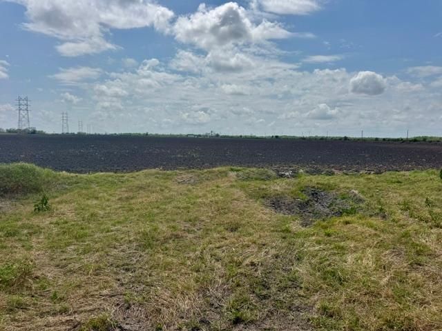 2020 Cr-49, Angleton, TX 77515