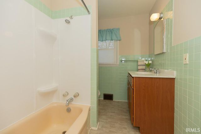 1330 Green Meadow Road, Evansville, IN 47715