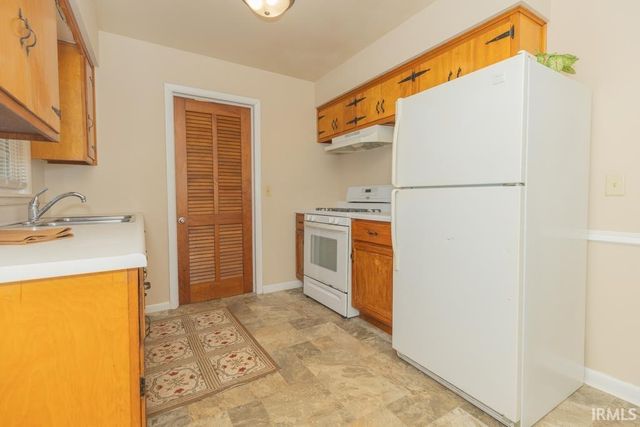 1330 Green Meadow Road, Evansville, IN 47715