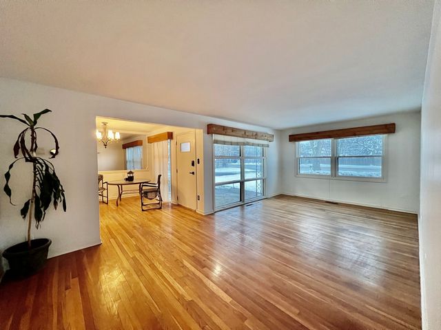 705 W Fabyan Parkway, Geneva, IL 60134