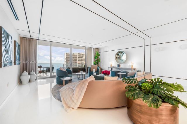 300 Biscayne Blvd Way 5104, Miami, FL 33131