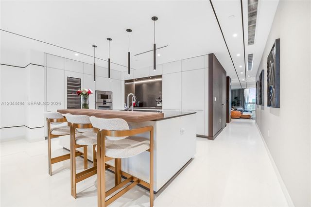 300 Biscayne Blvd Way 5104, Miami, FL 33131