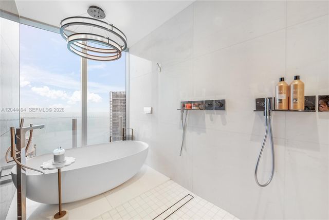 300 Biscayne Blvd Way 5104, Miami, FL 33131