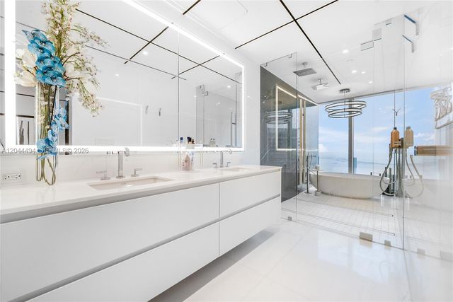 300 Biscayne Blvd Way 5104, Miami, FL 33131